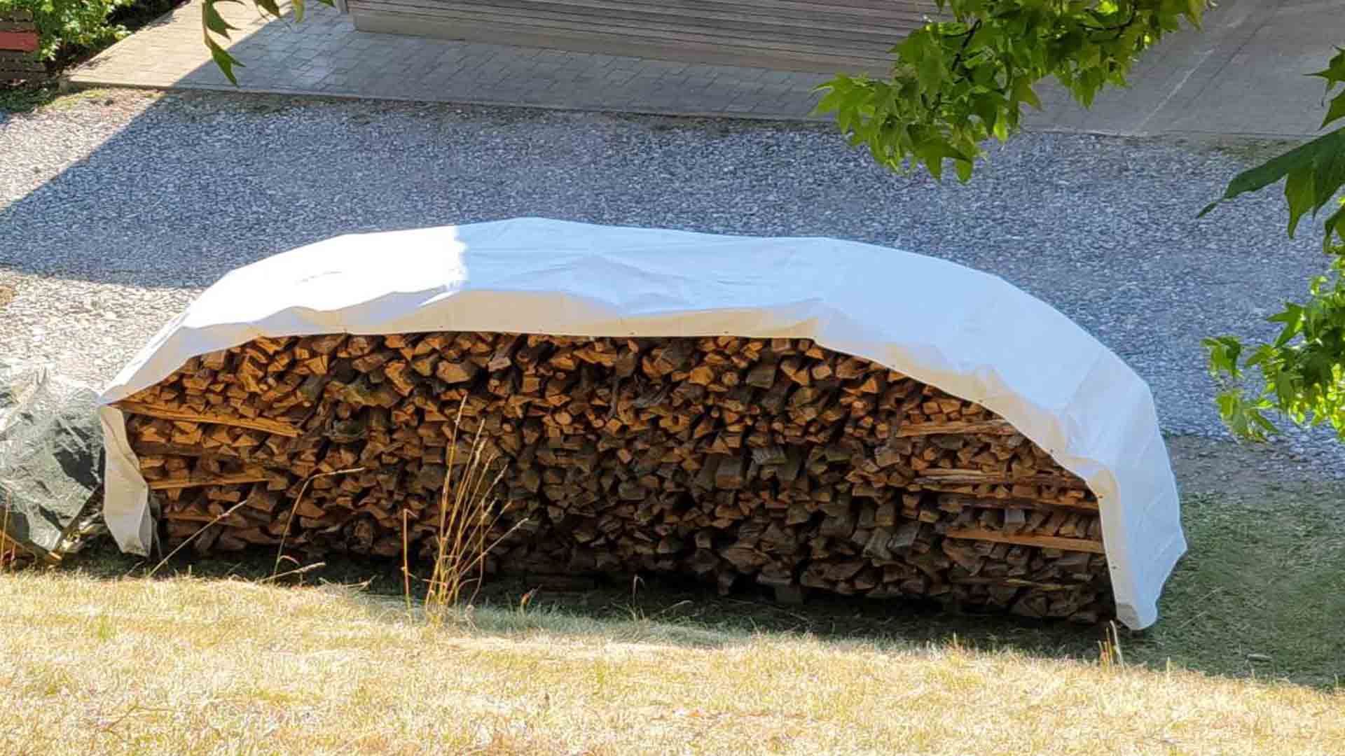 Holzabdeckplane mit Rand und Ösen in verschiedenen Ausführungen